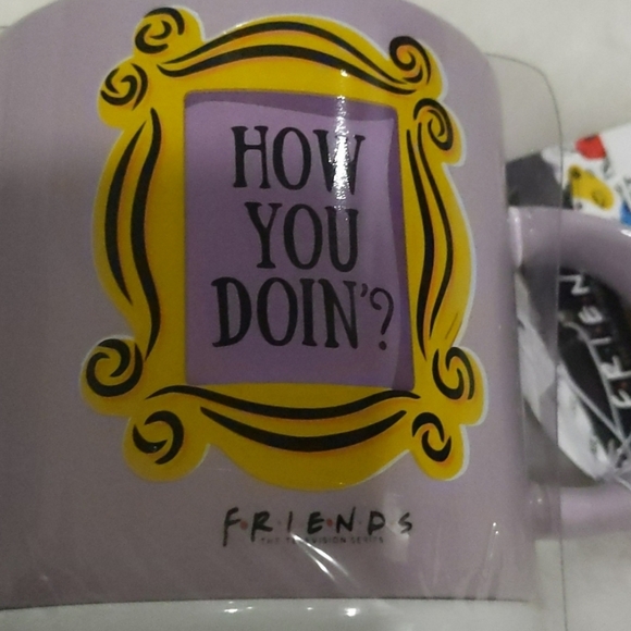 Friends "How you Doin?" And "You're My Lobster" set of two Mugs - Picture 4 of 10